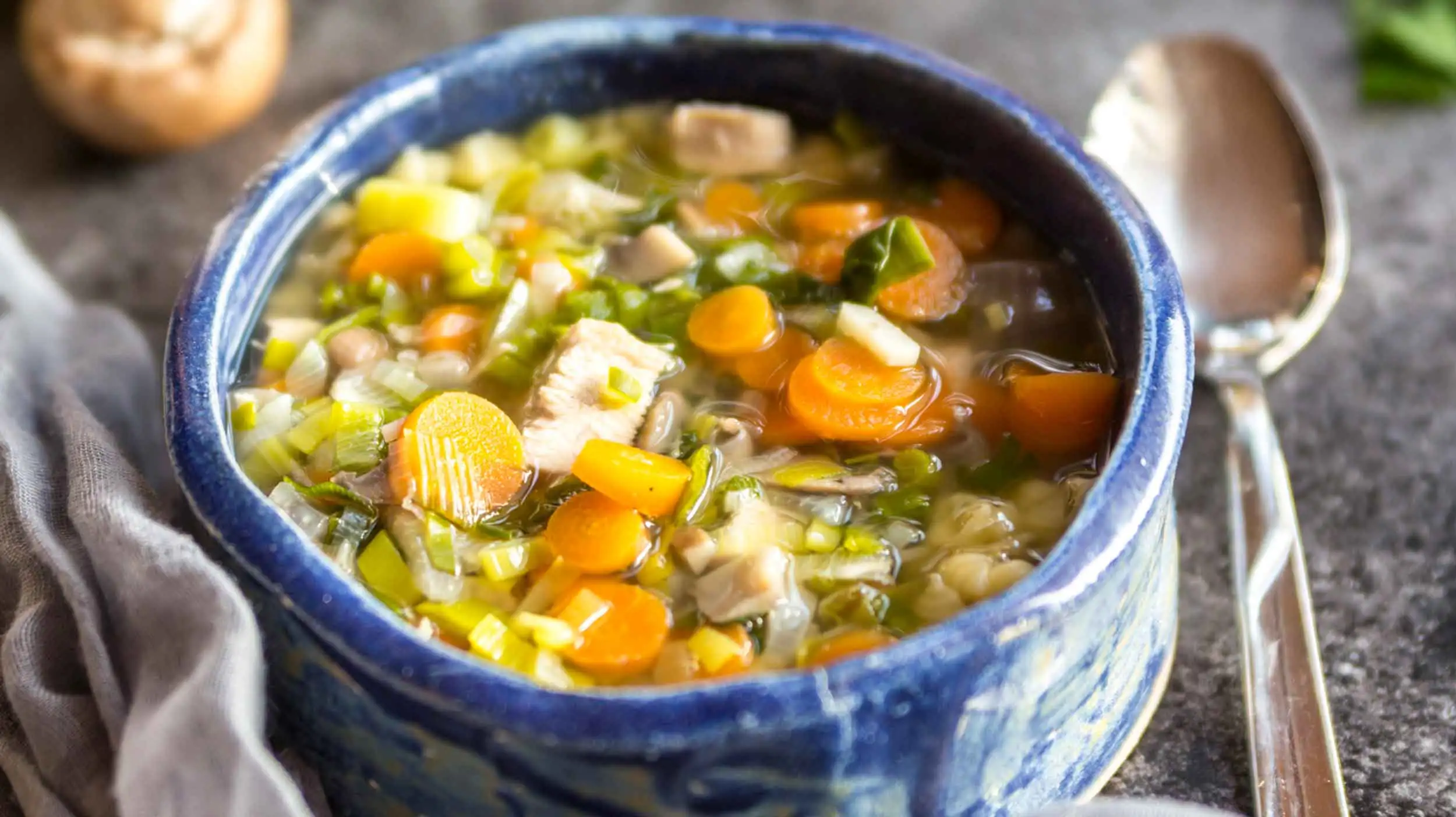 Soupe au poulet : recette rapide du classique (parfait en cas de rhume)