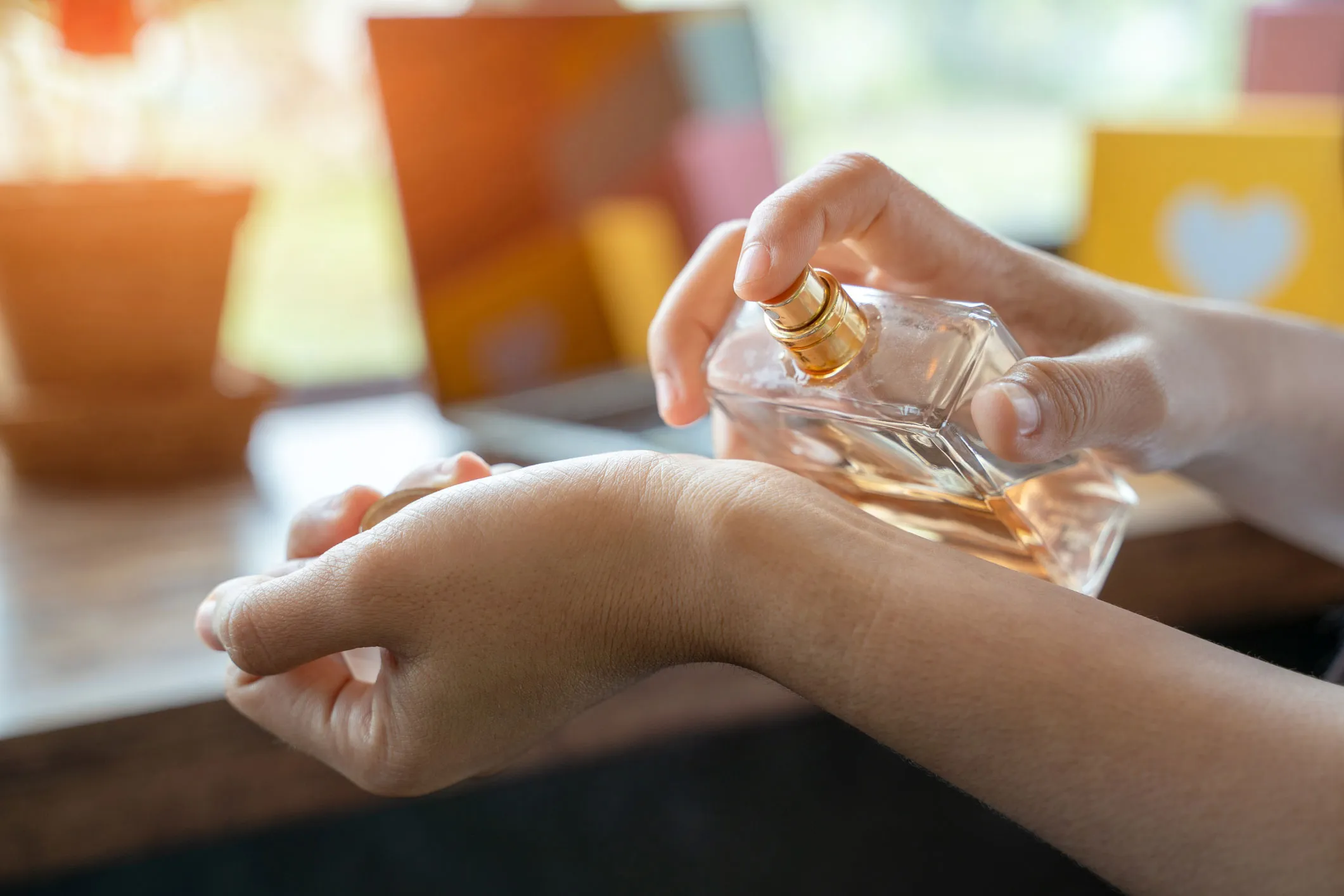 Parfum : 6 astuces pour que votre parfum dure plus longtemps et sente plus intense