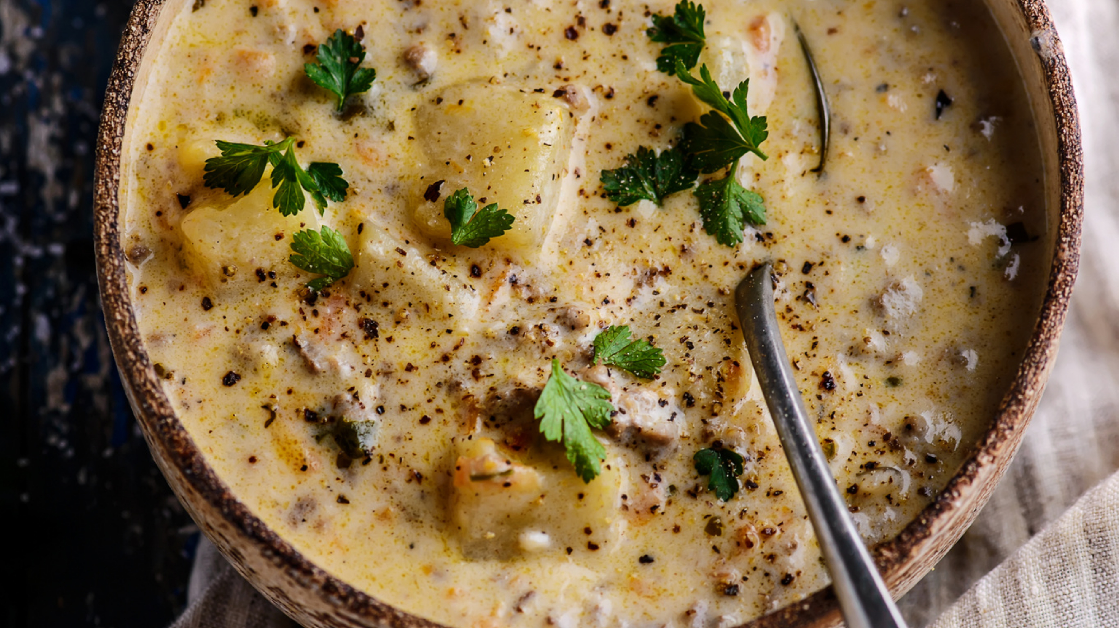 Schlemmertopf : ragoût d'hiver copieux avec de la viande hachée et du fromage fondu