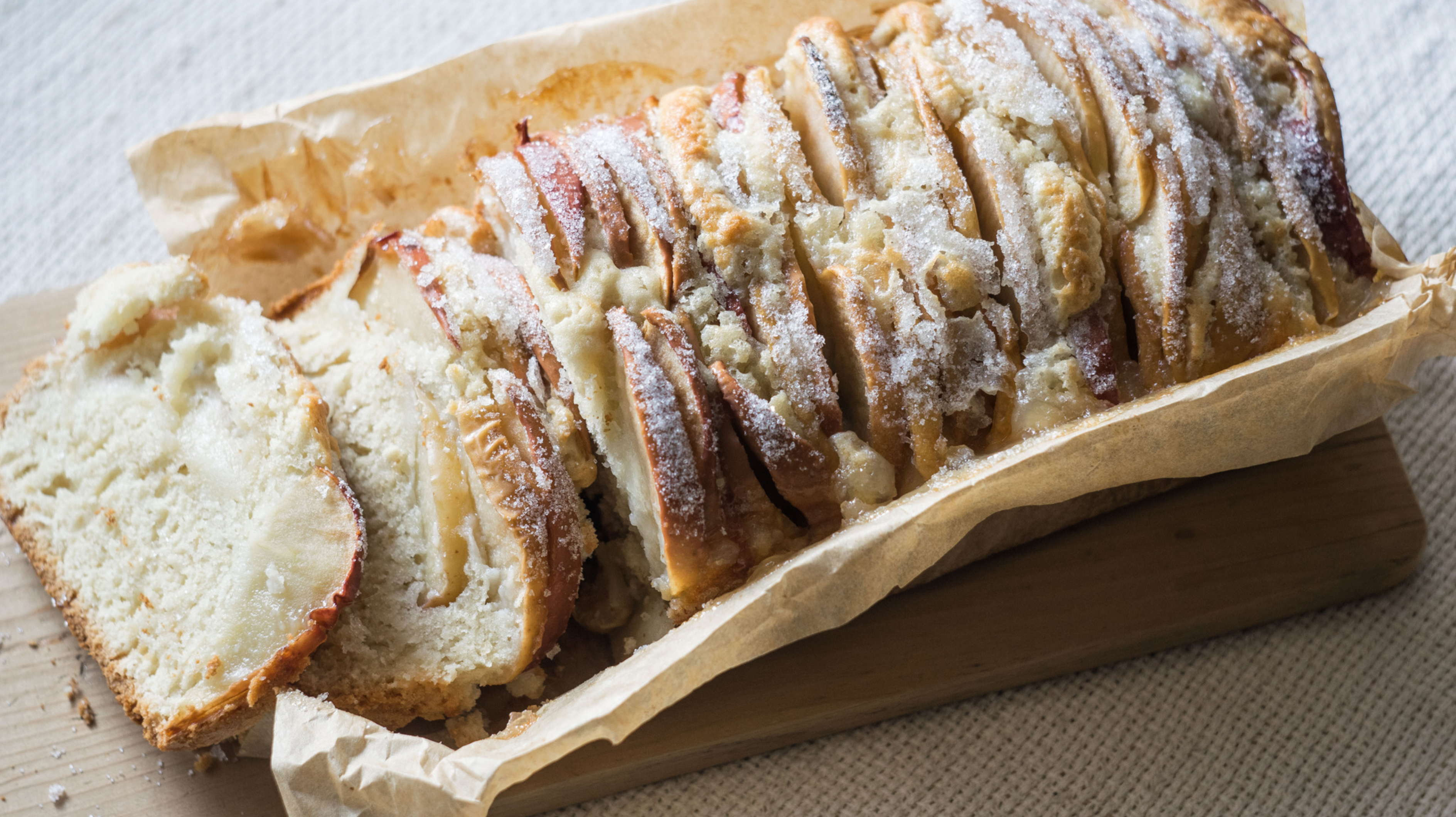 Gâteau de biscuit de pomme juteux: cuit rapidement, immédiatement grignoté