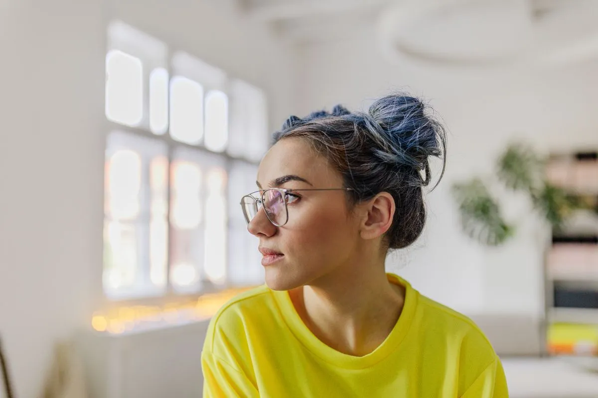 Instructions simples pour un chignon désordonné : voici comment vous pouvez obtenir une coiffure tendance en quelques secondes.