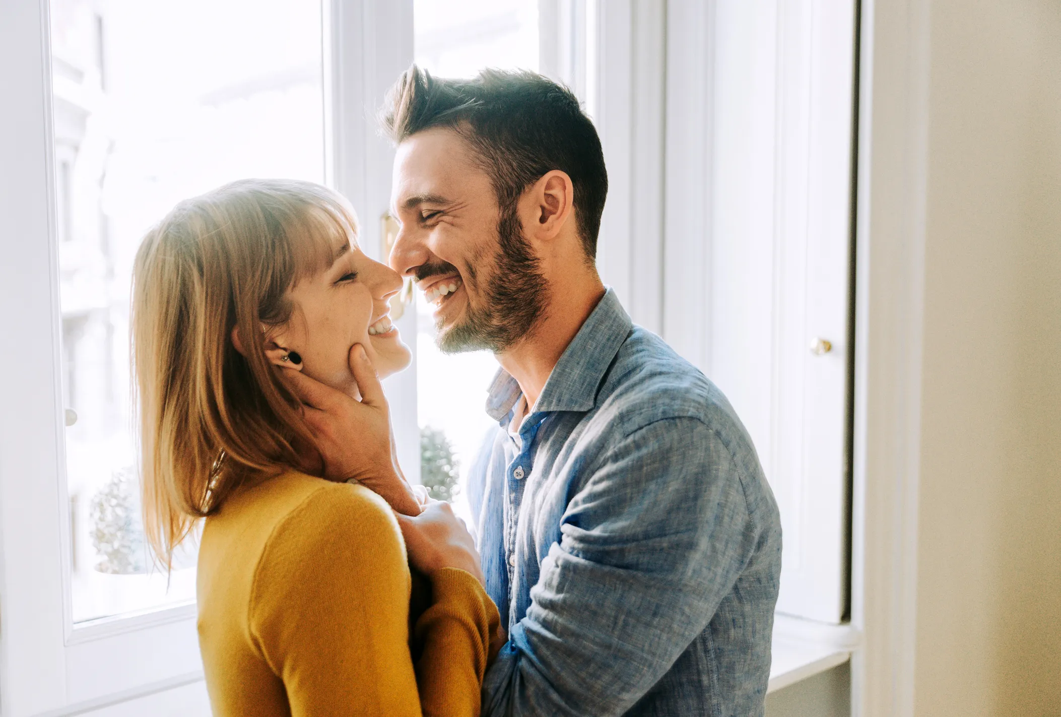 L'amour à première vue: ces signes du zodiaque déclenchent le feu dans le lion, le tireur et les béliers