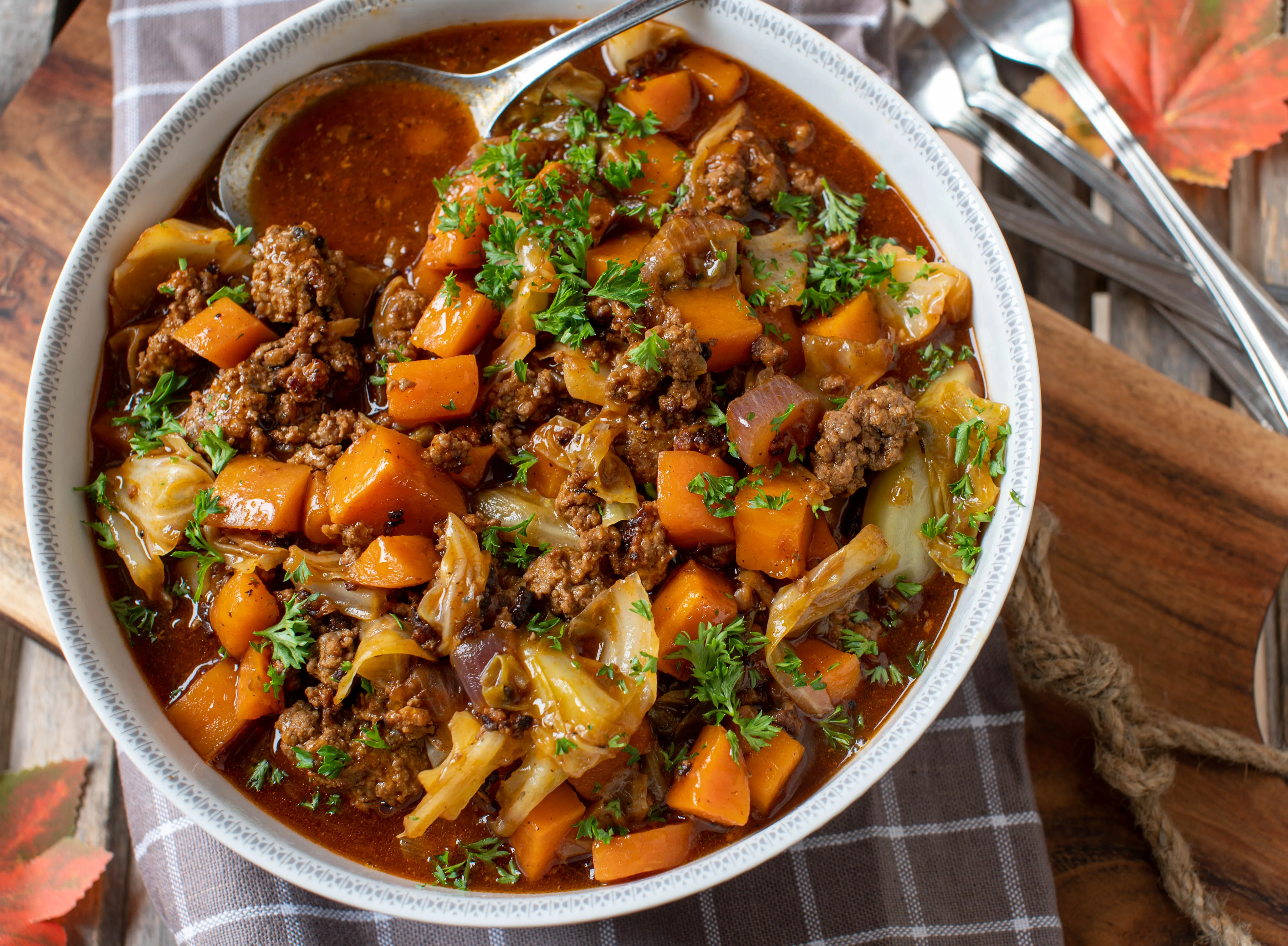 Marmite fermière à la viande hachée : Recette simple du plat rustique d'hiver