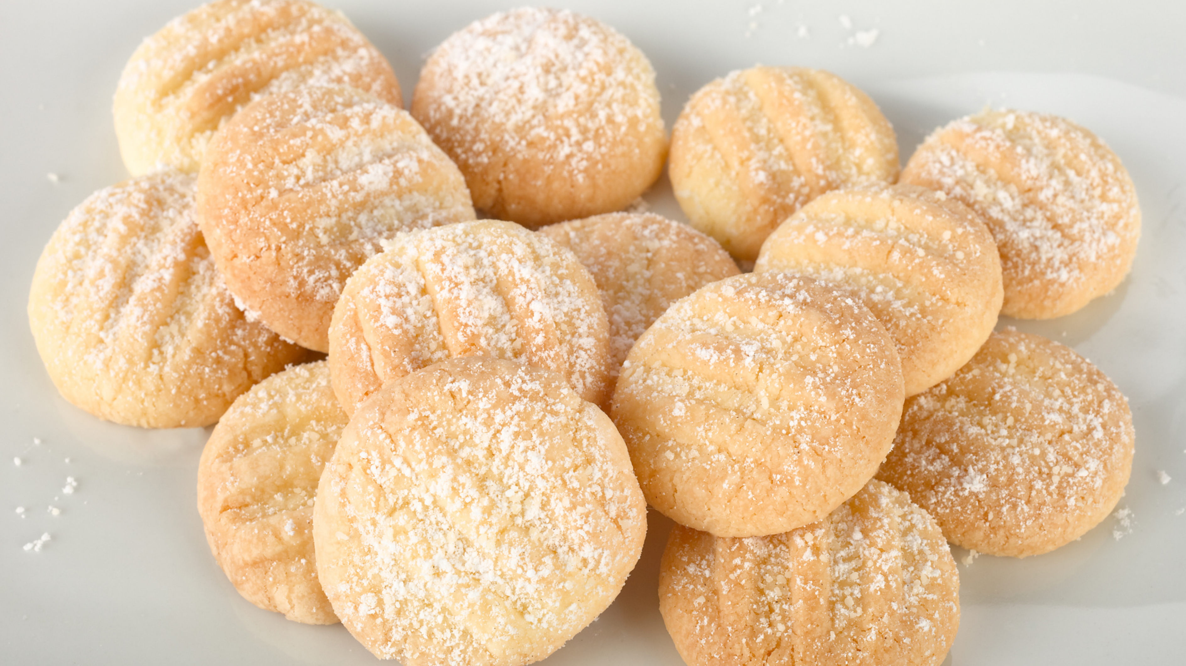 Biscuits délicats en forme de flocon de neige : faciles à réaliser et paradisiaques à la vanille