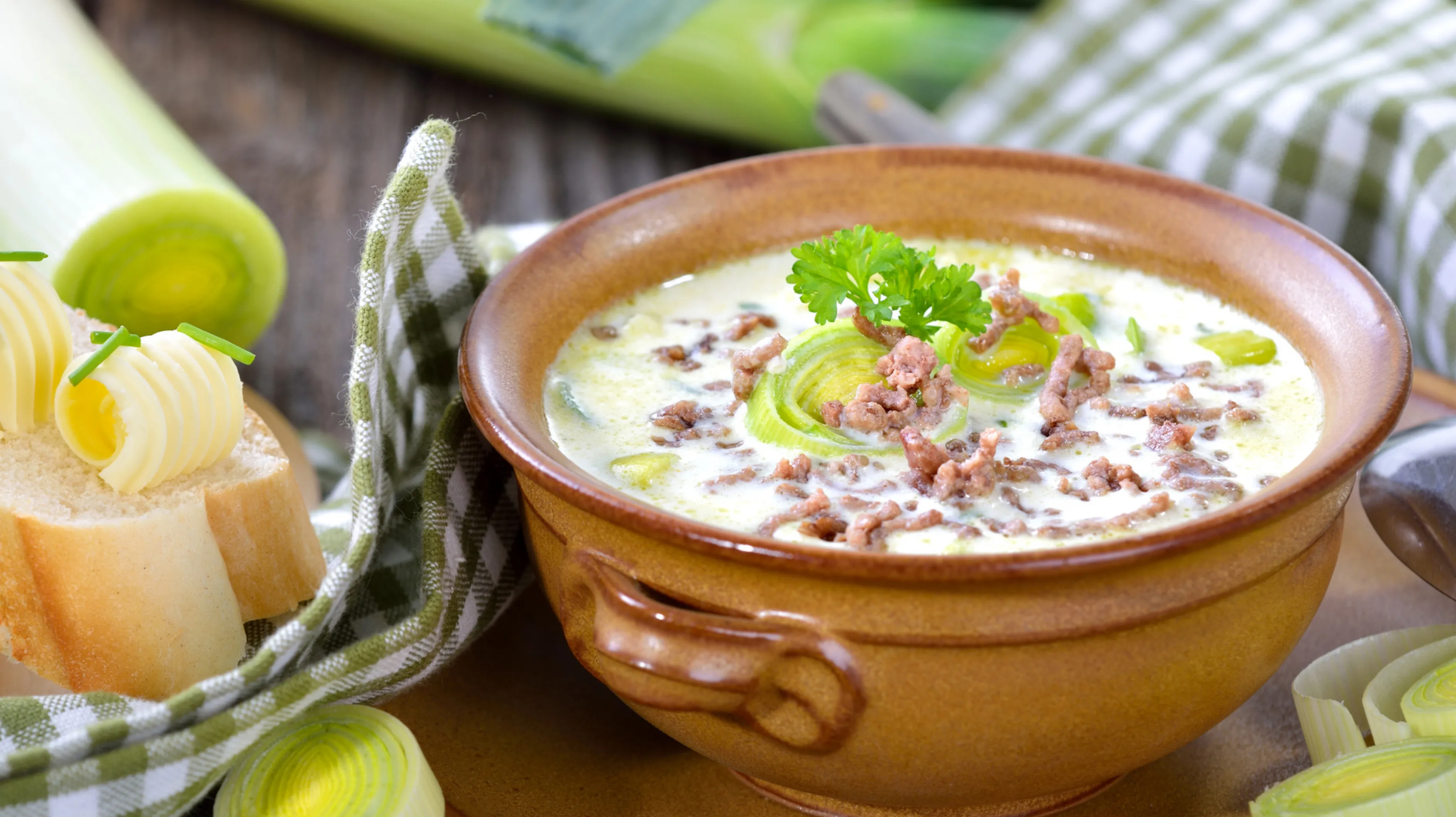 Soupe au fromage et poireaux au Thermomix : recette pour un plaisir rapide et faible en glucides