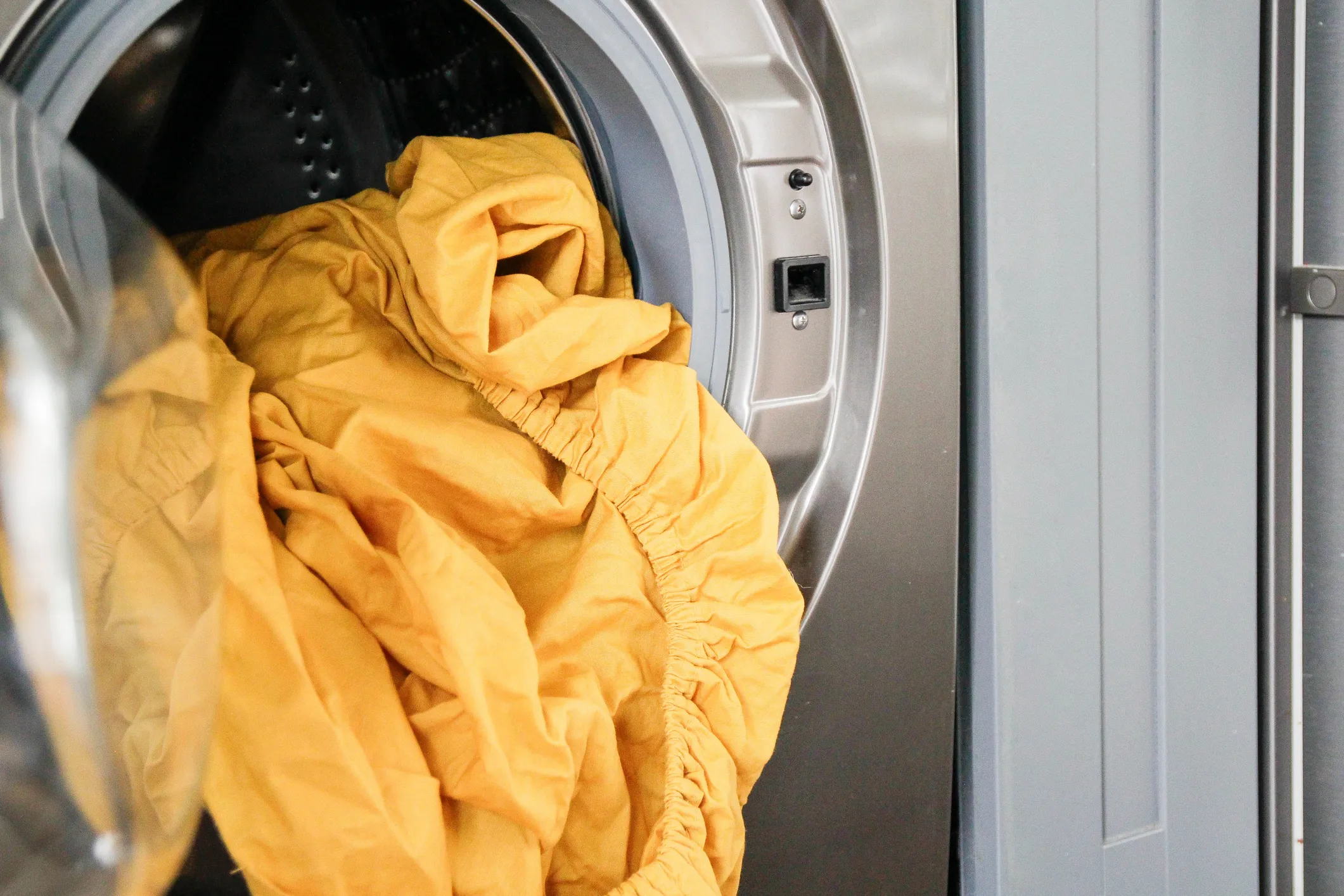 Sécher le linge de lit sans sèche-linge : l'assistant peu encombrant le rend possible