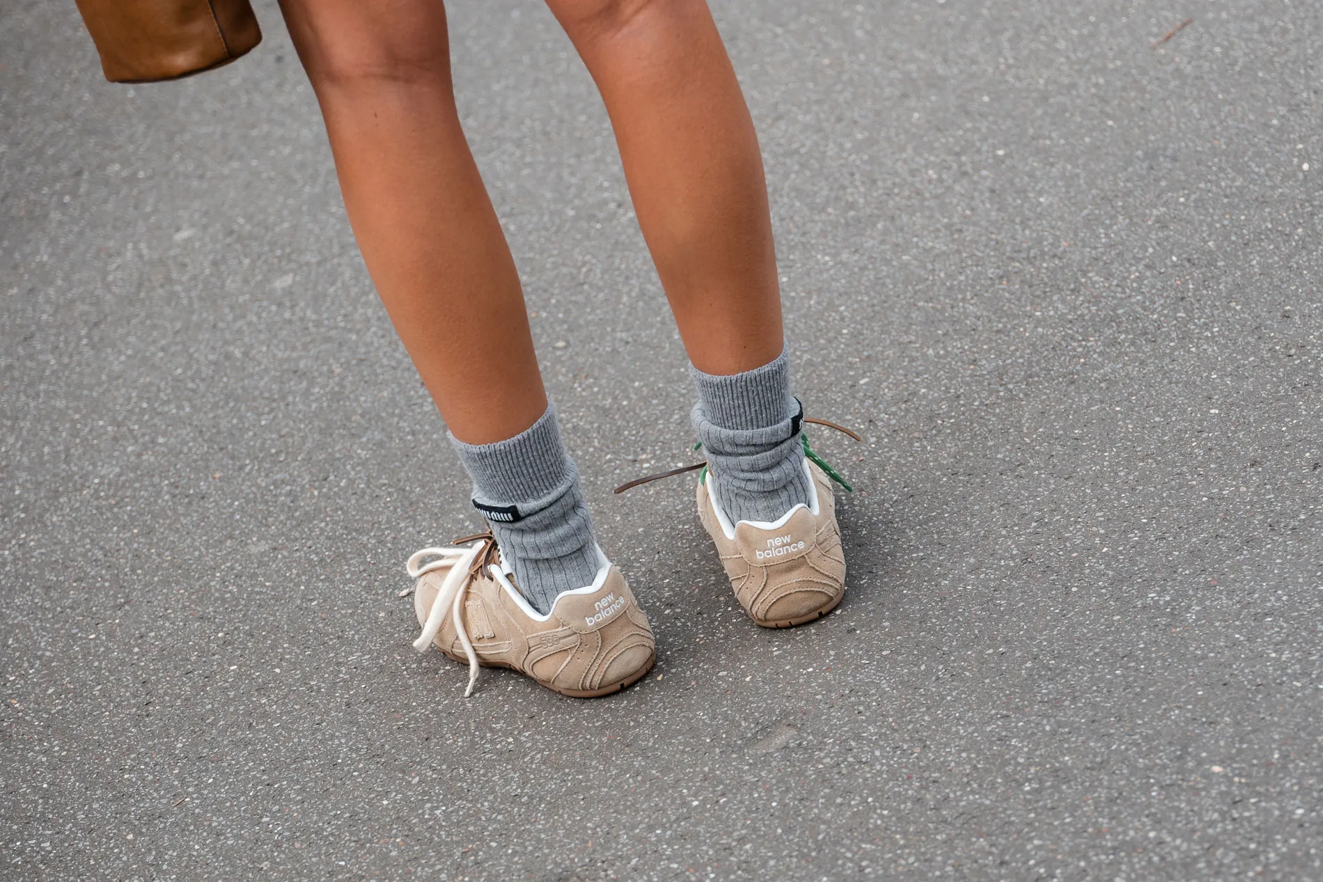 Au lieu du blanc : tout le monde veut les baskets « Caffè Latte » de New Balance 