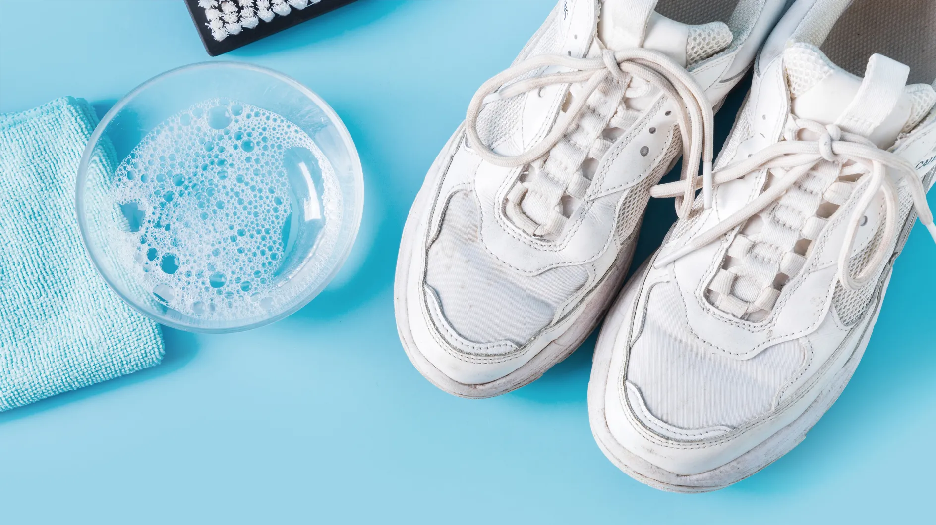 Nettoyer des baskets blanches : les meilleurs trucs et astuces