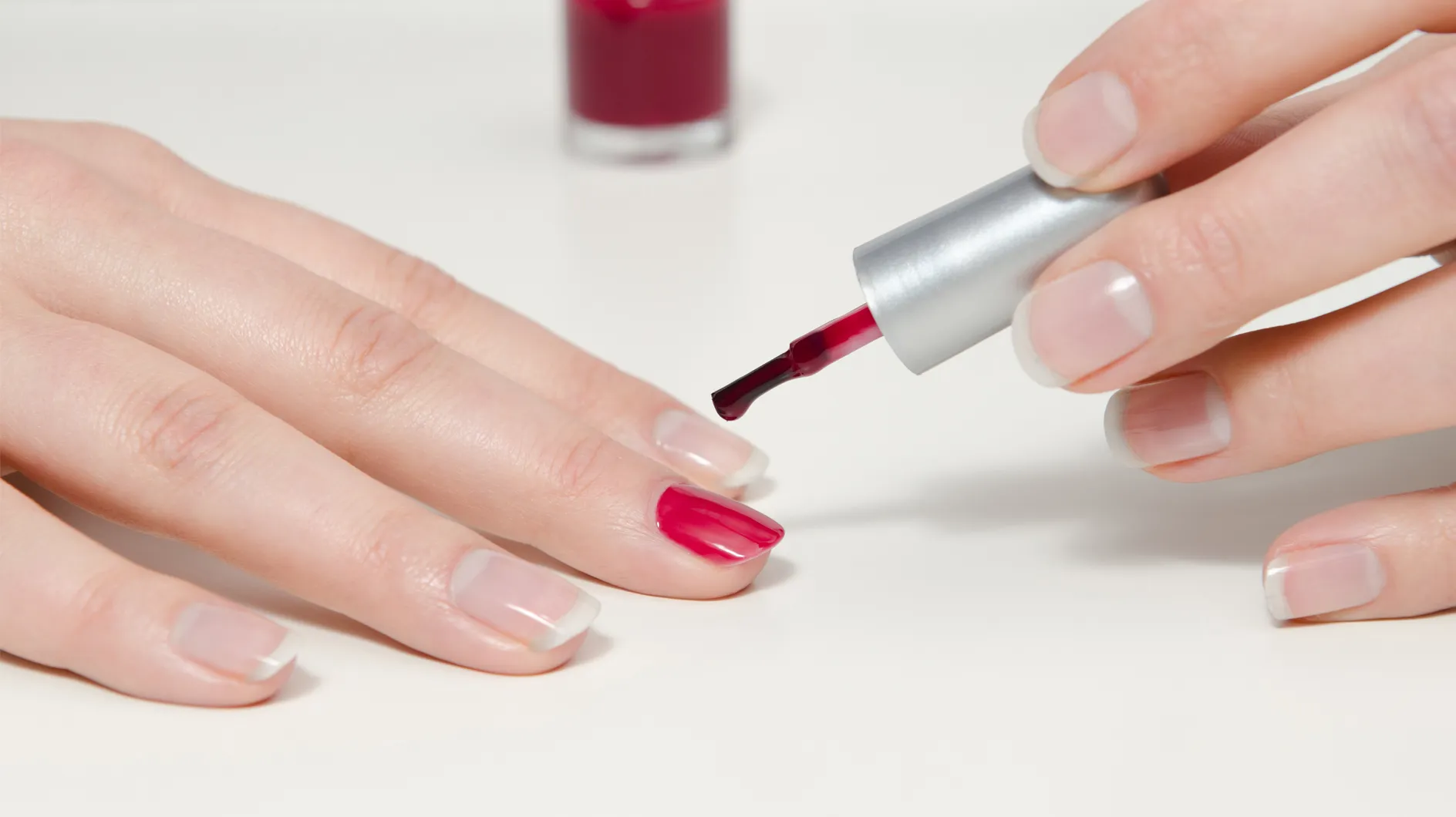 Dure particulièrement longtemps : ce sont les meilleurs vernis à ongles de Rossmann et dm