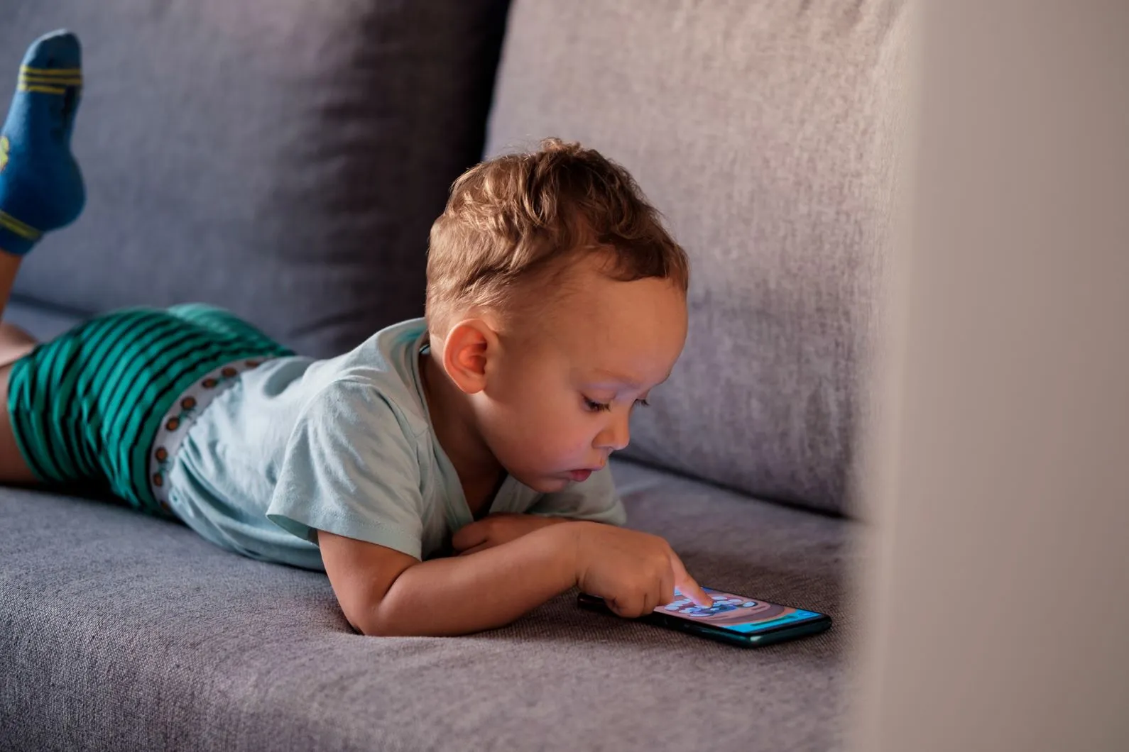 Une étude tire la sonnette d'alarme : l'utilisation du téléphone portable a un impact sur le développement du langage de votre enfant