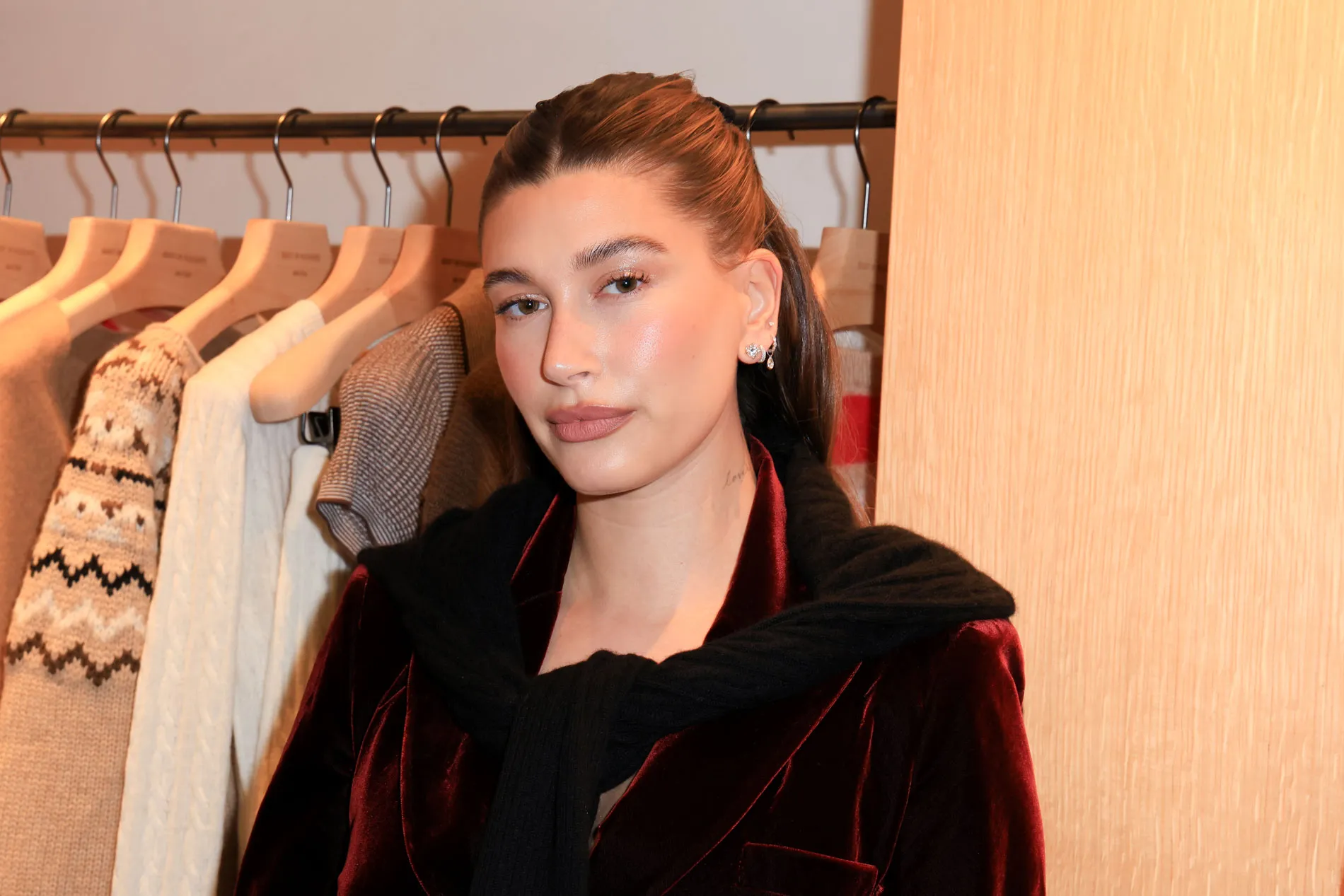 Hailey Bieber ne jure que par elle : la crème à 10 euros de Rossmann pour une peau douce