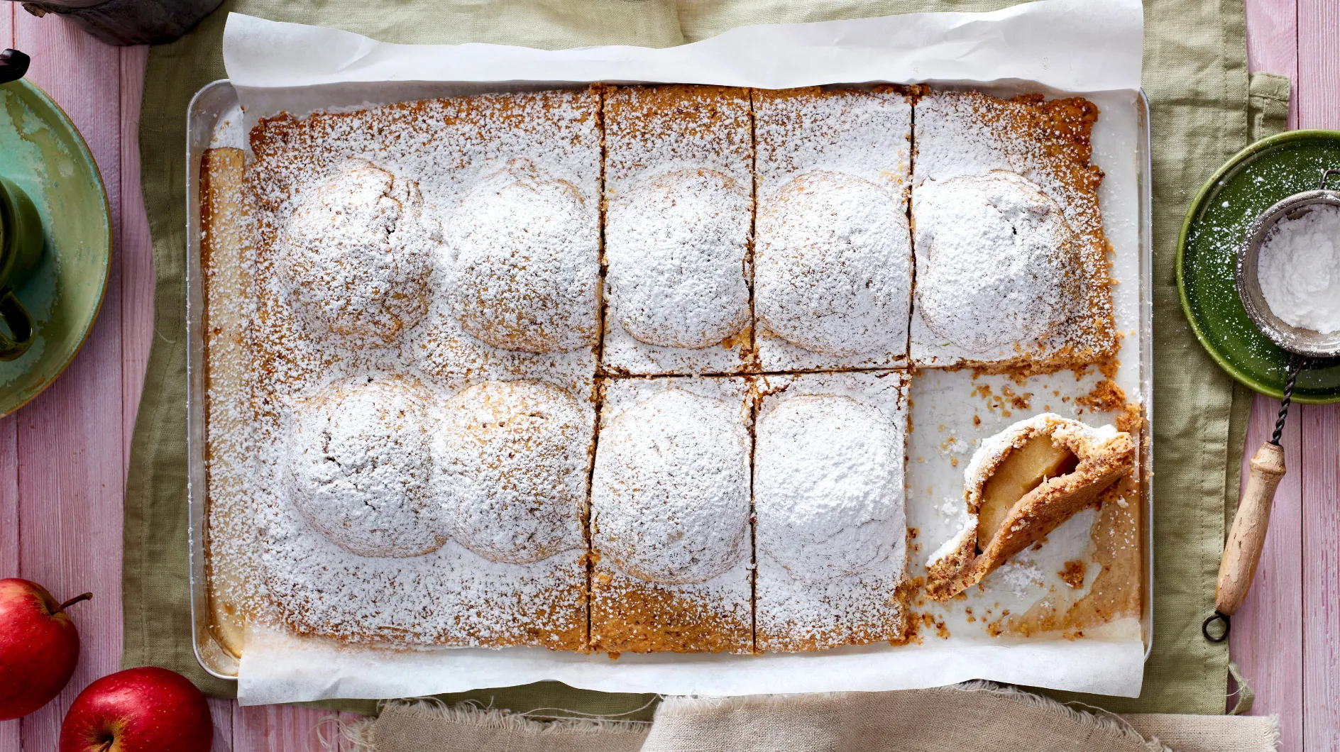 Gâteau aux pommes paradisiaque enrobé de croustillant : un gâteau qui rend heureux