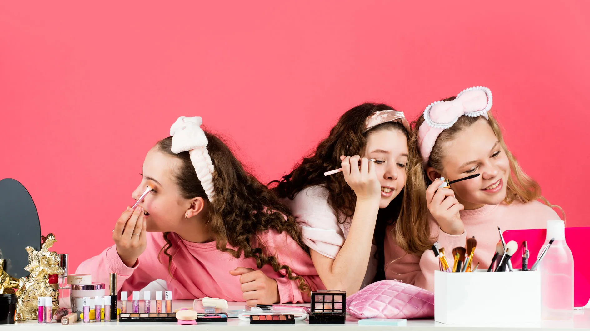 Maquillage et engouement de beauté pour les jeunes filles: est-ce toujours amusant ou dangereux?