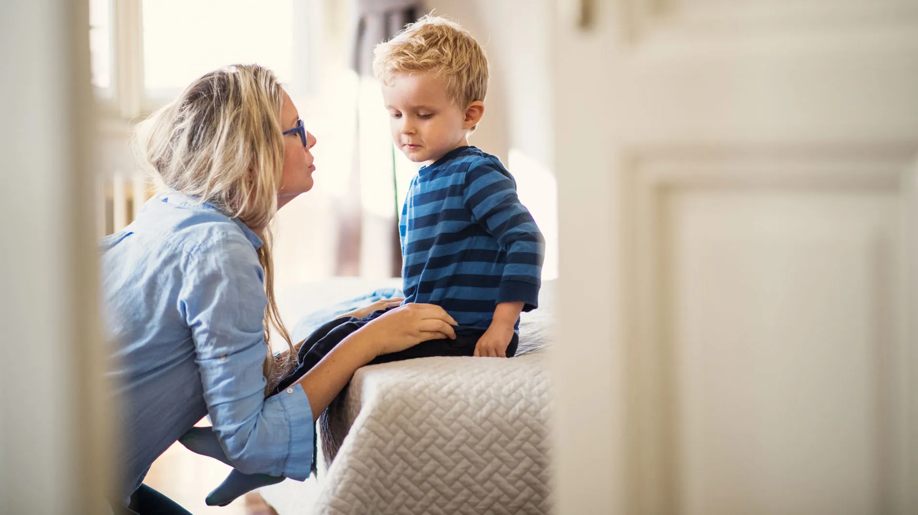 Question d'éducation: à quel point les parents doivent-ils être stricts?