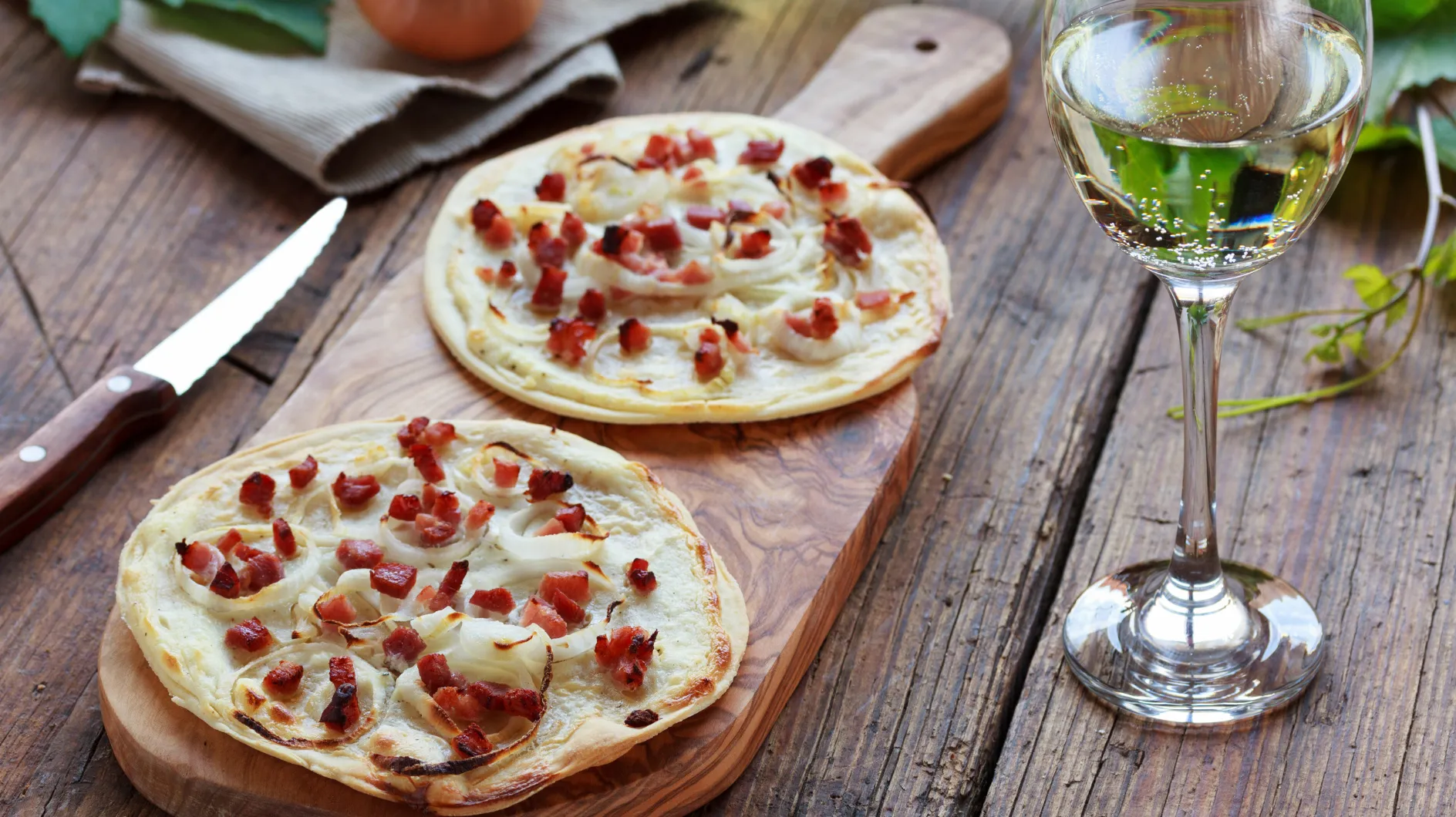 Mini tartes flambées rapides à base de tortillas : une recette géniale après le travail