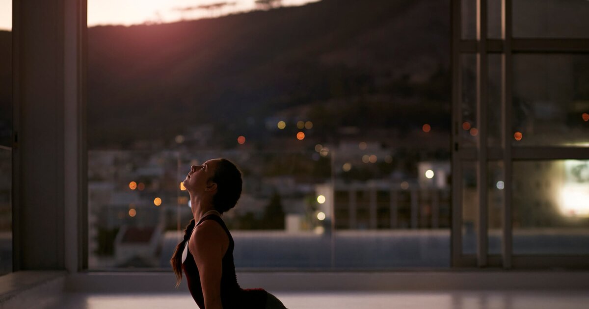 Yoga avant de se coucher : les meilleurs exercices pour passer une bonne nuit